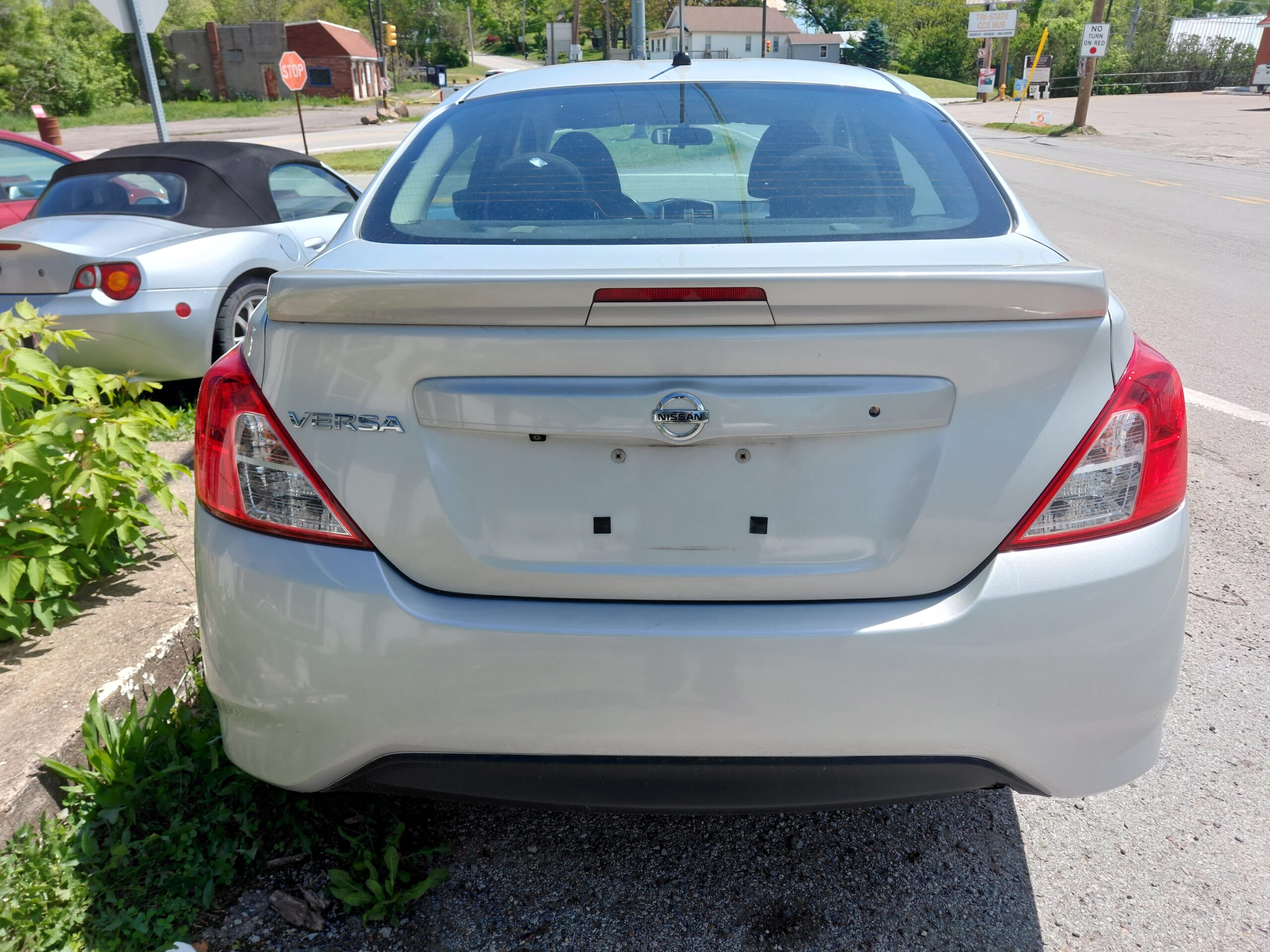 
								2019 Nissan Versa Plus full									