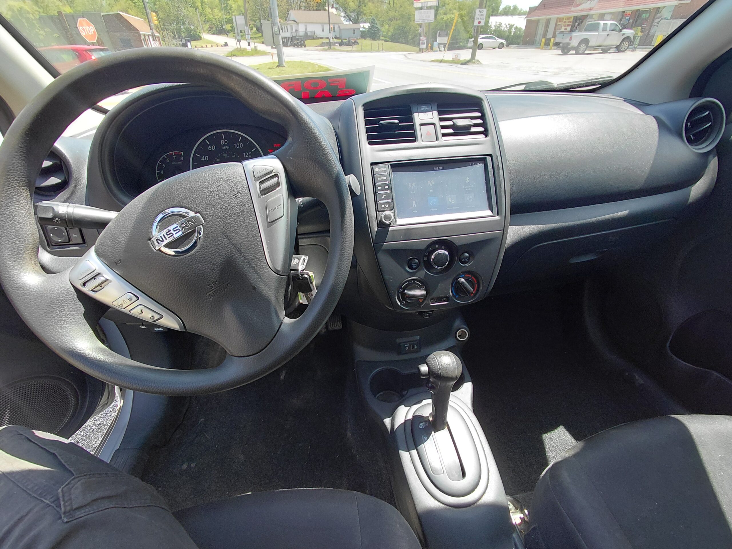 
								2019 Nissan Versa Plus full									