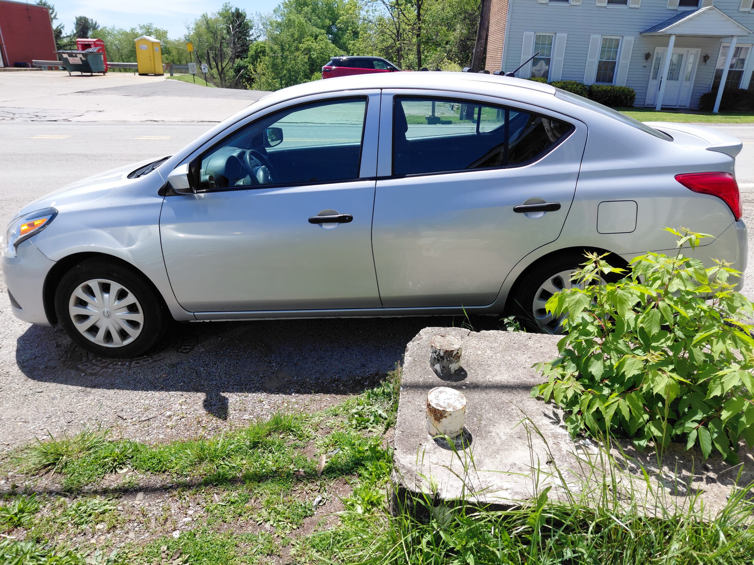 
								2019 Nissan Versa Plus full									