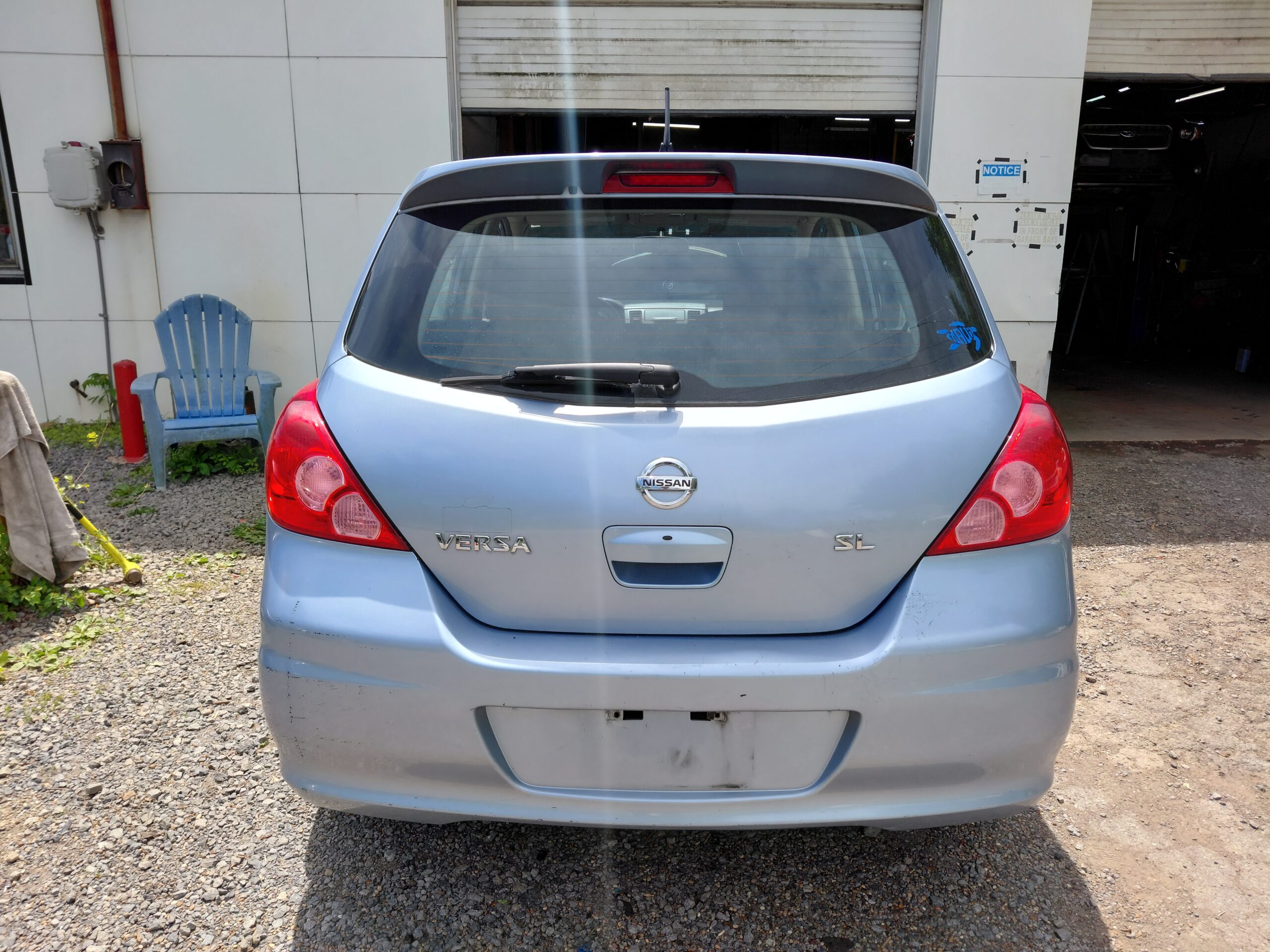 
								Nissan Versa full									