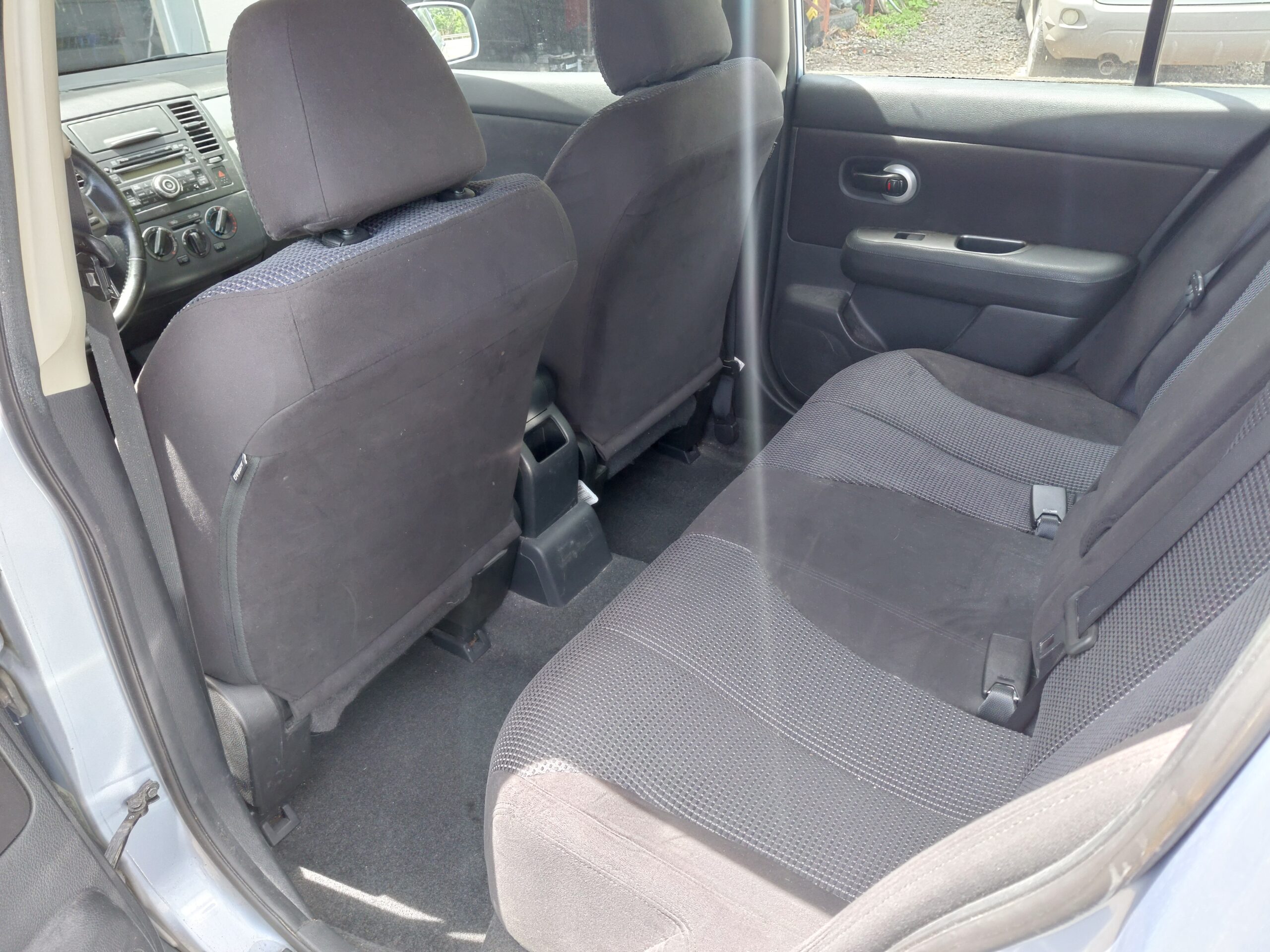 
								Nissan Versa full									