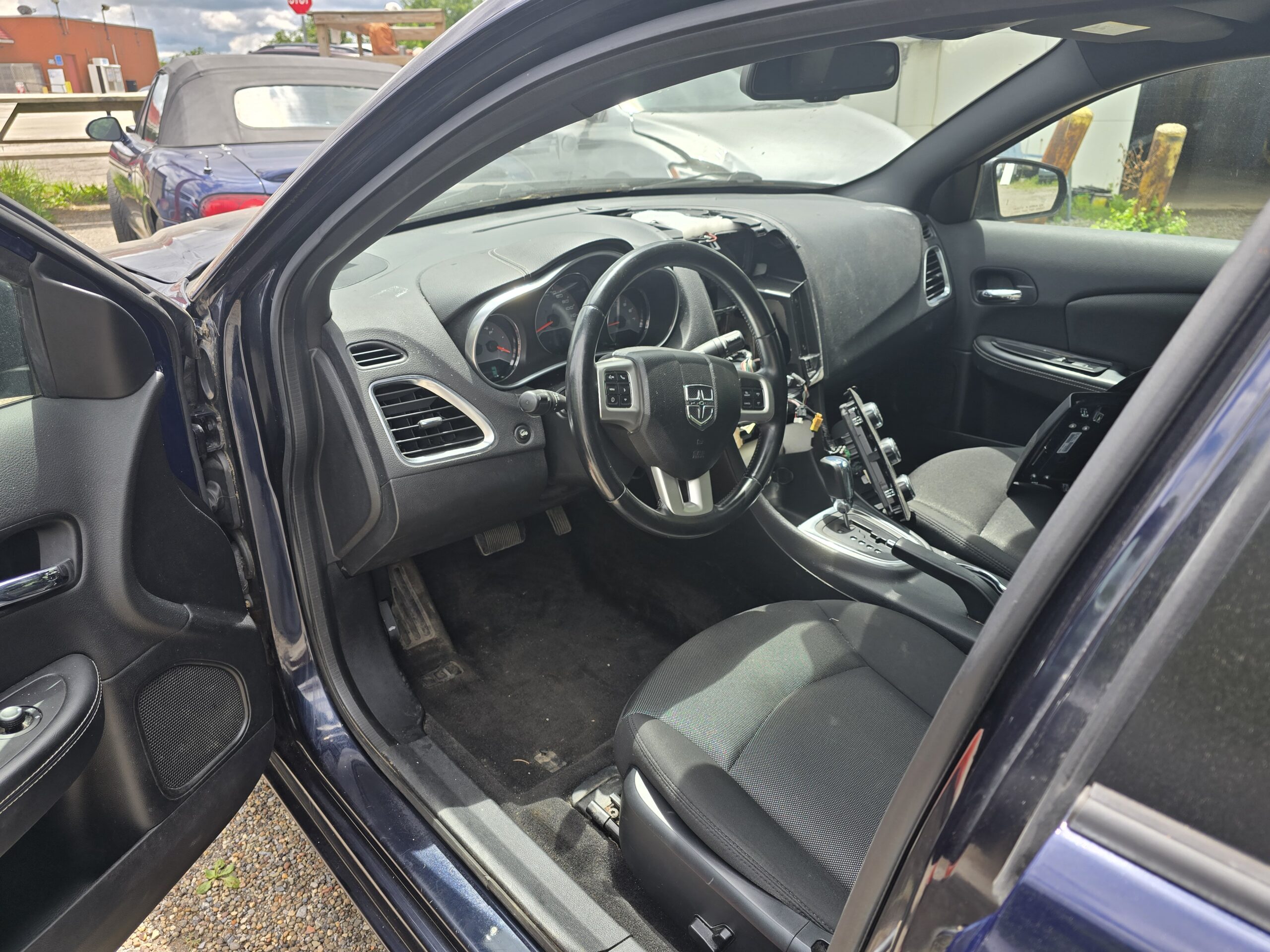 
								Dodge avenger full									
