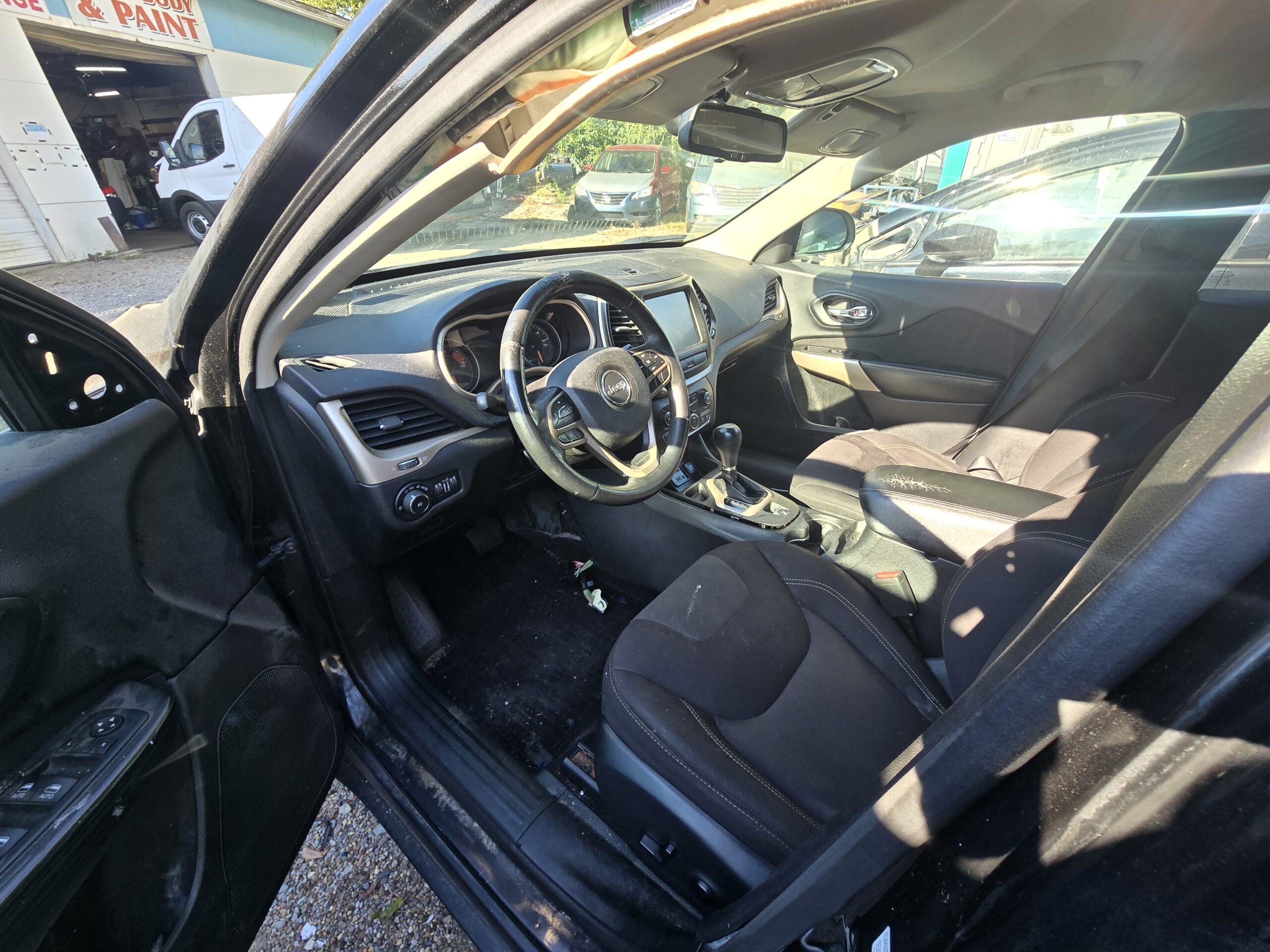 
								jeep cherokee full									